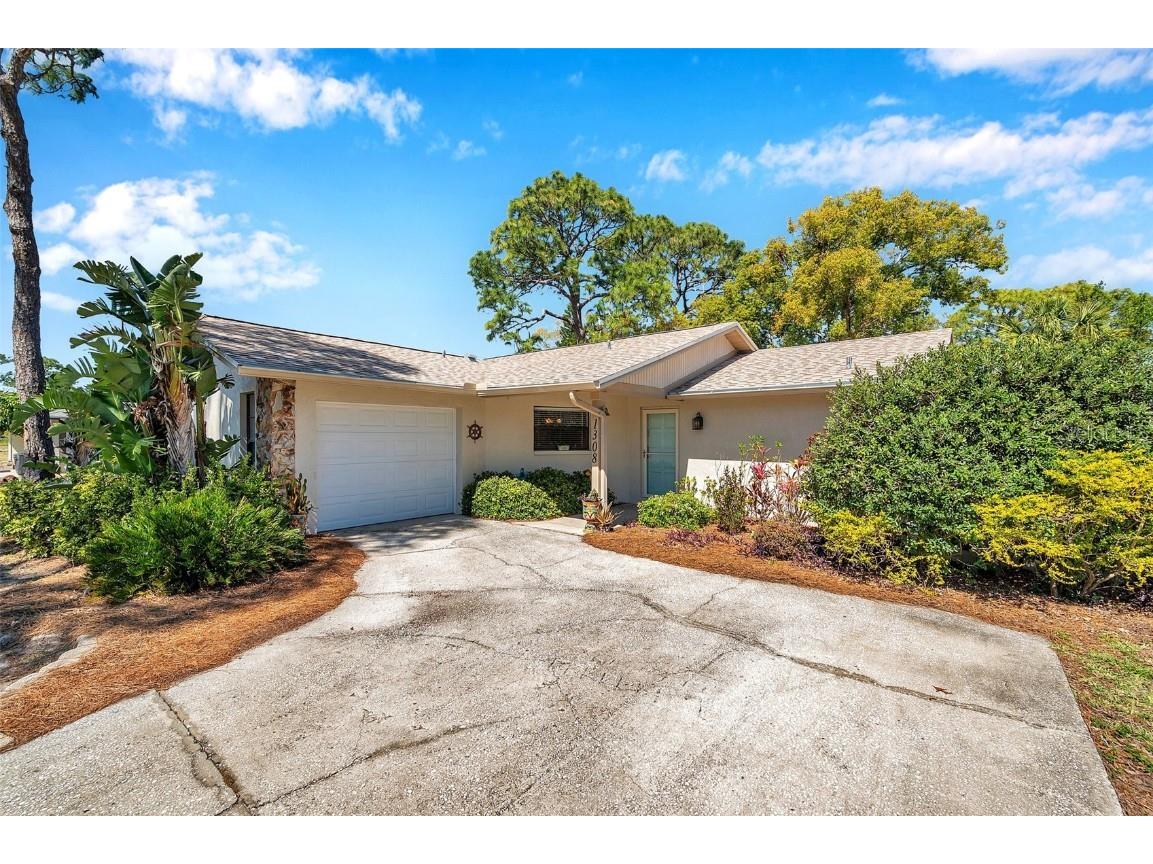 1308 Gulfview Woods Lane Tarpon Springs FL 34689 TB8361422 image1