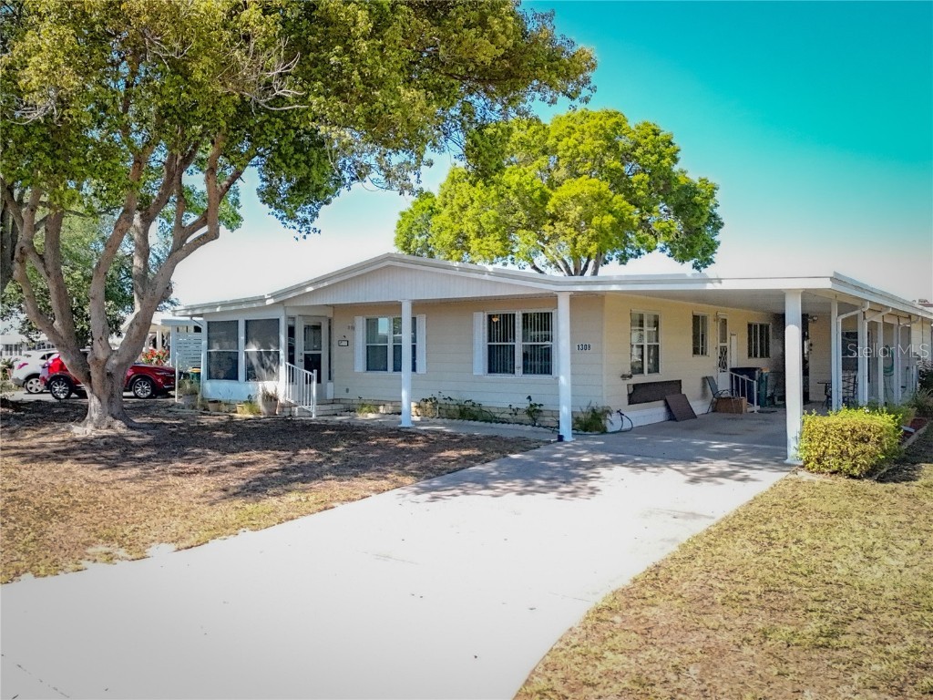 1308 Mohawk Circle Tavares FL 32778 - Lake Frances G5094608 image1