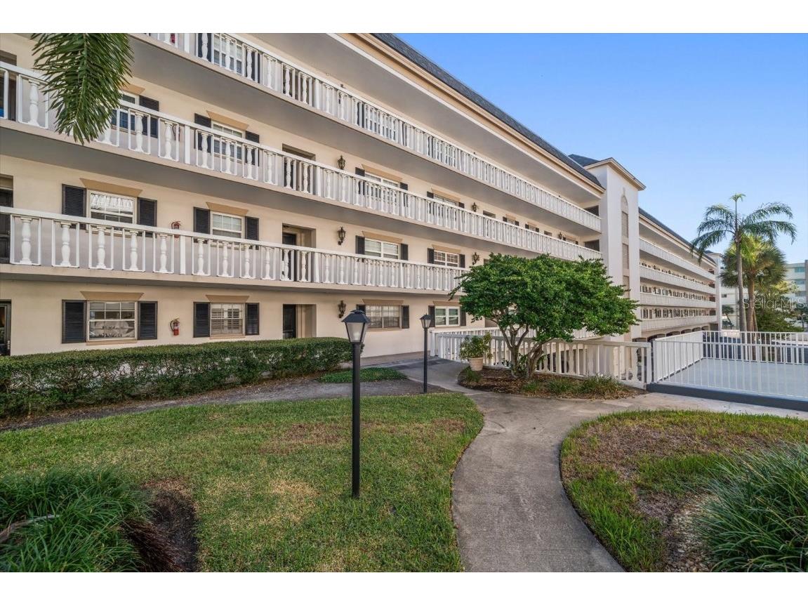 131 Bluff View Drive #104 Belleair Bluffs FL 33770 TB8445102 image4