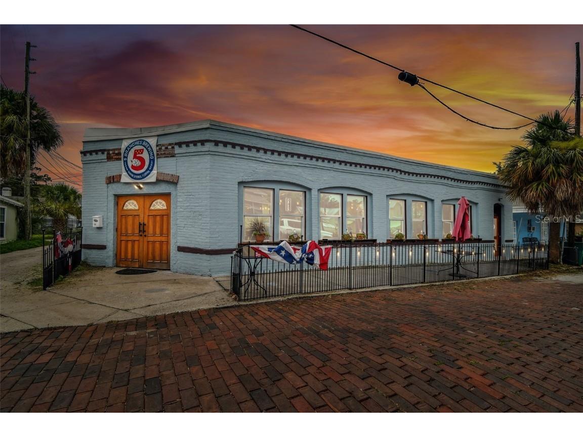 131 Hibiscus Street Tarpon Springs FL 34689 W7878667 image1