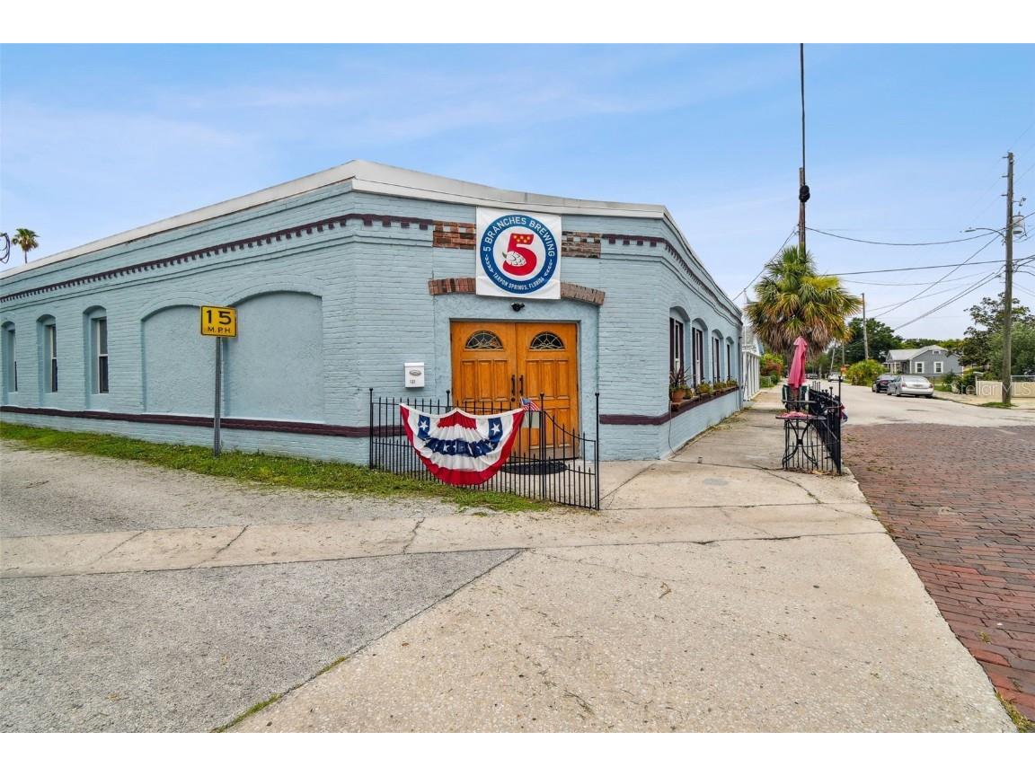 131 Hibiscus Street Tarpon Springs FL 34689 W7878667 image2