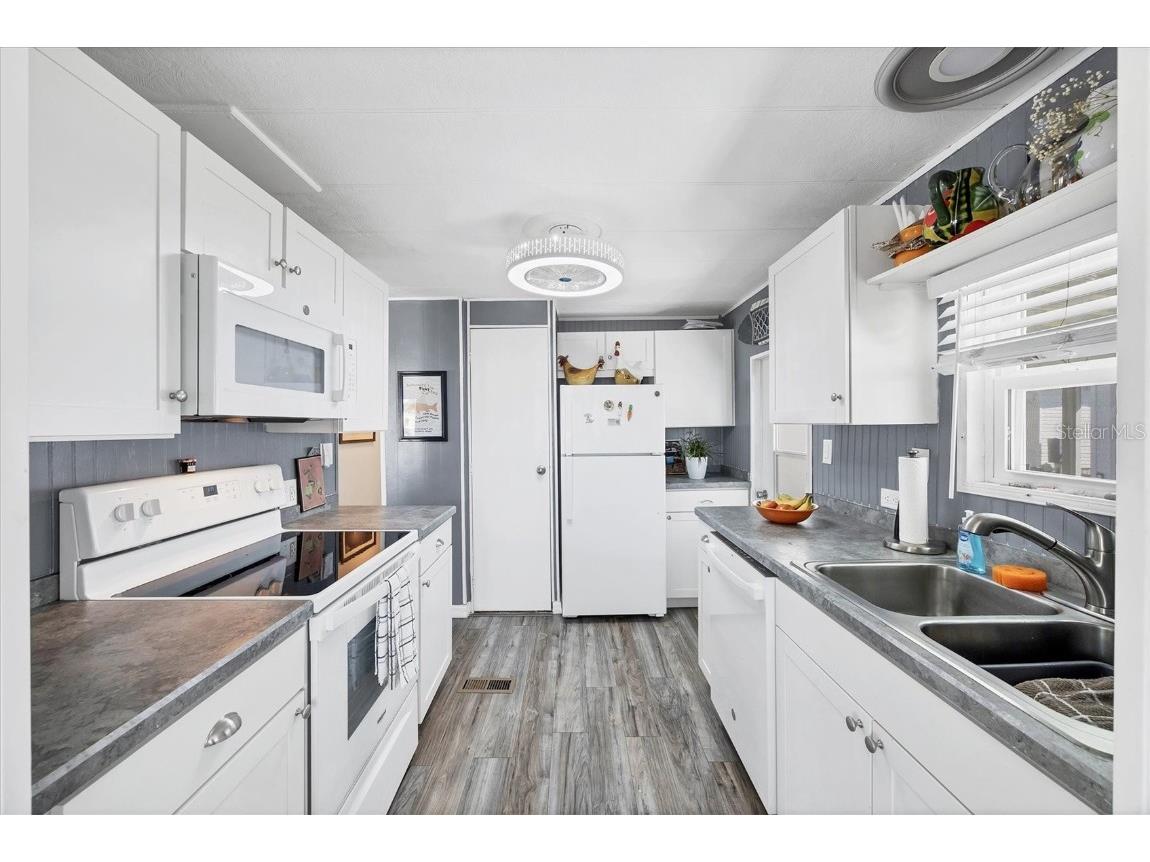 131 Oakwood Lane Sarasota FL 34237 A4671426 image12