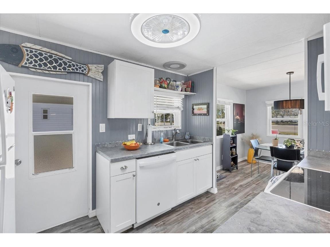 131 Oakwood Lane Sarasota FL 34237 A4671426 image14