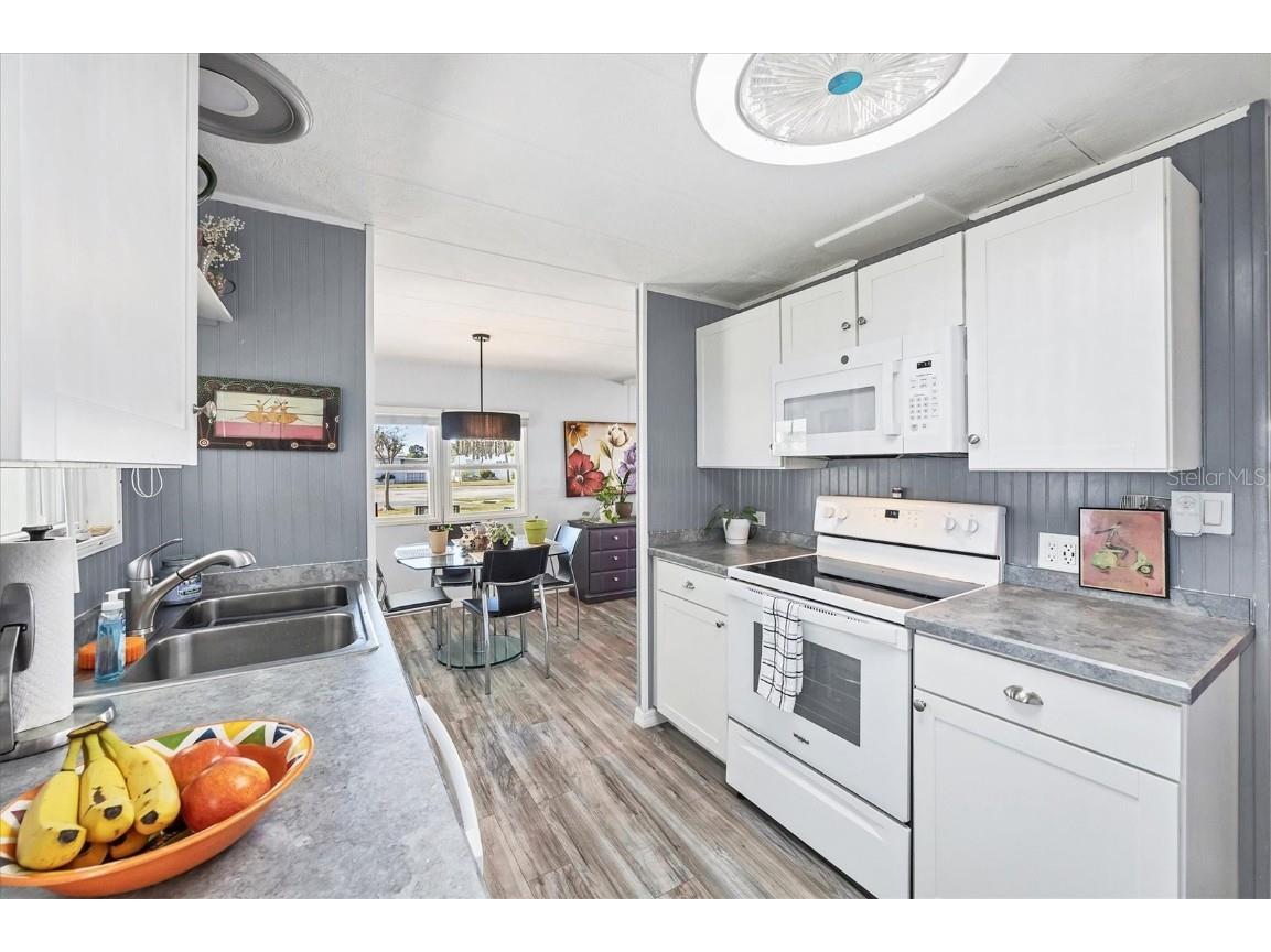 131 Oakwood Lane Sarasota FL 34237 A4671426 image15