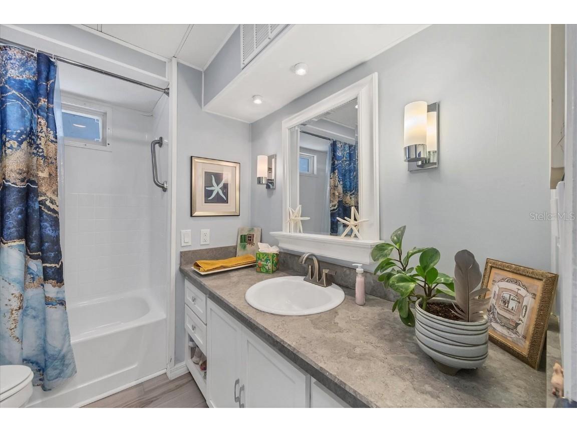 131 Oakwood Lane Sarasota FL 34237 A4671426 image20