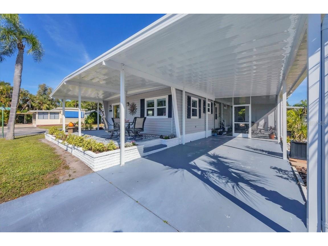 131 Oakwood Lane Sarasota FL 34237 A4671426 image3