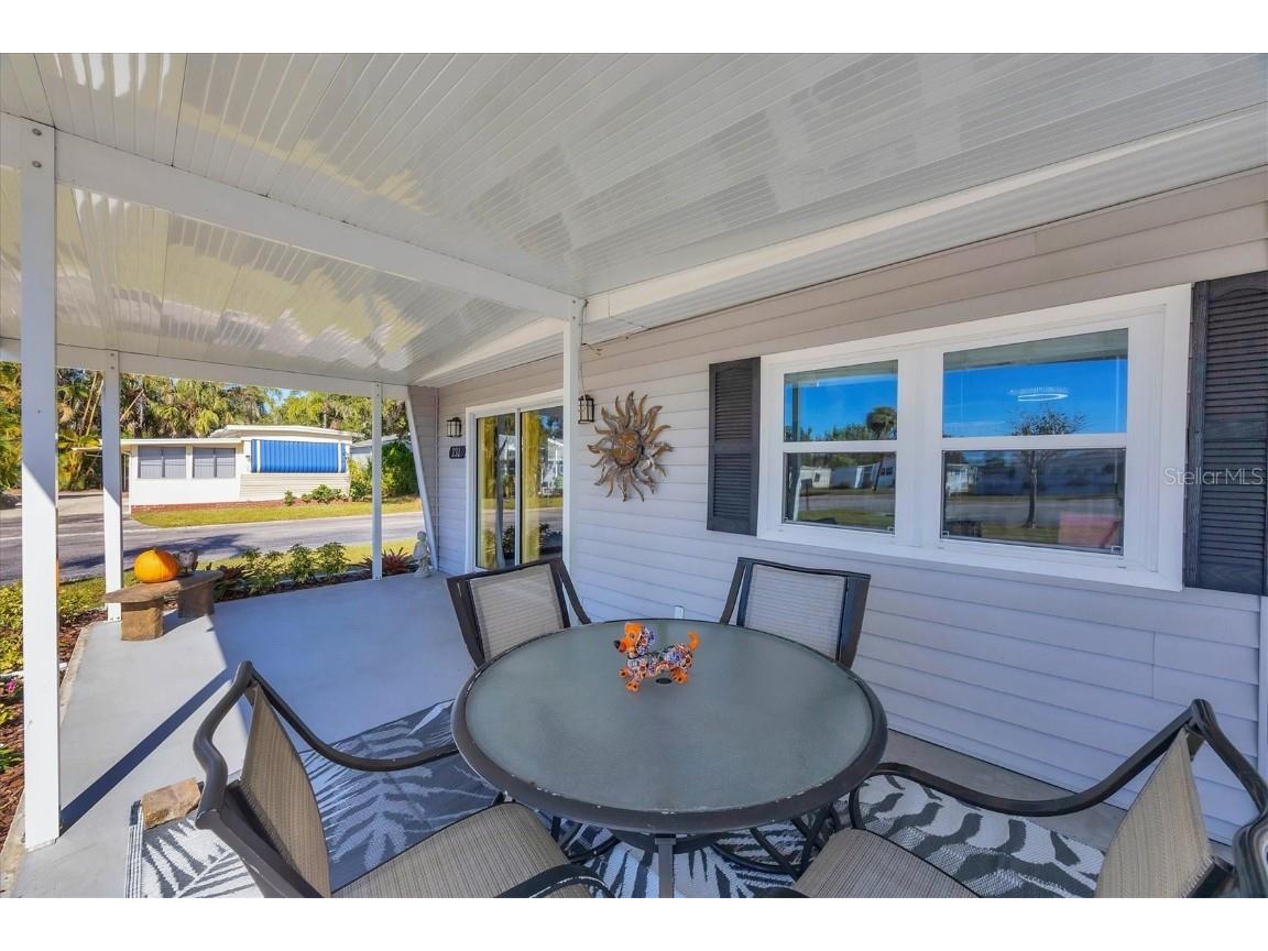 131 Oakwood Lane Sarasota FL 34237 A4671426 image4