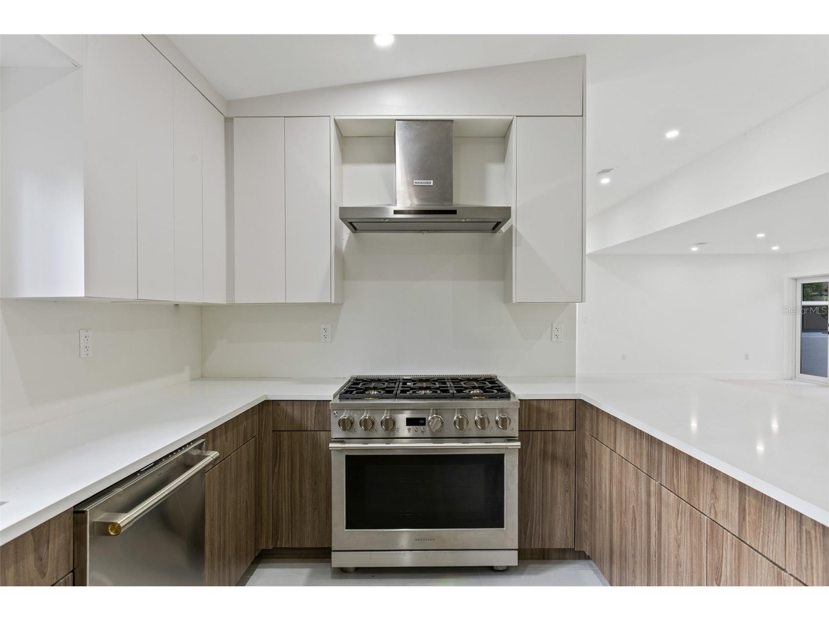 131 Toledo Way NE Saint Petersburg FL 33704 TB8466483 image10