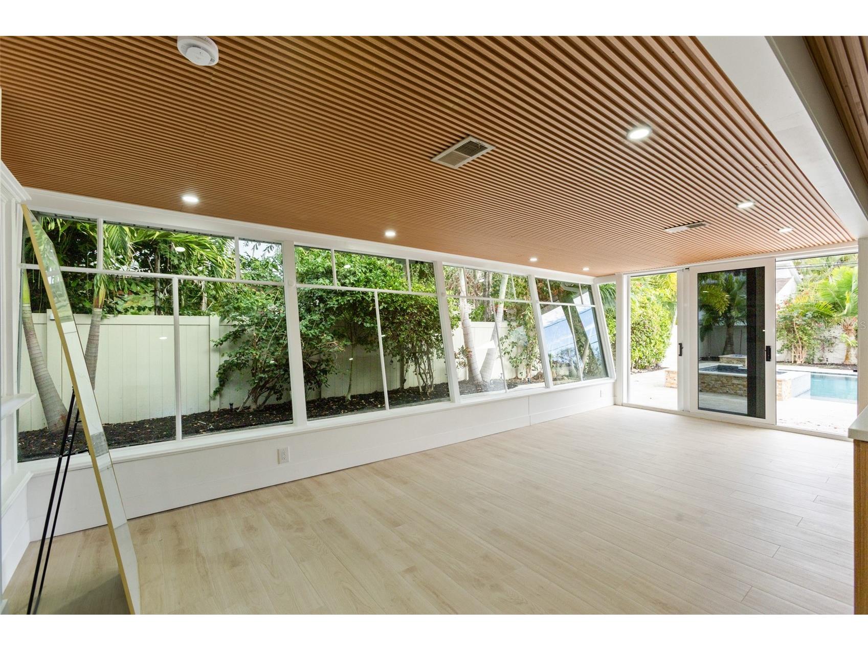 131 Toledo Way NE Saint Petersburg FL 33704 TB8466483 image16