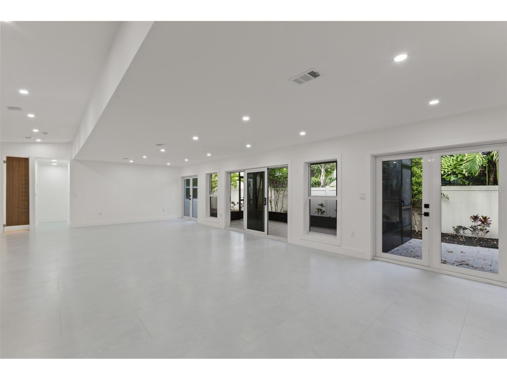 131 Toledo Way NE Saint Petersburg FL 33704 TB8466483 image25