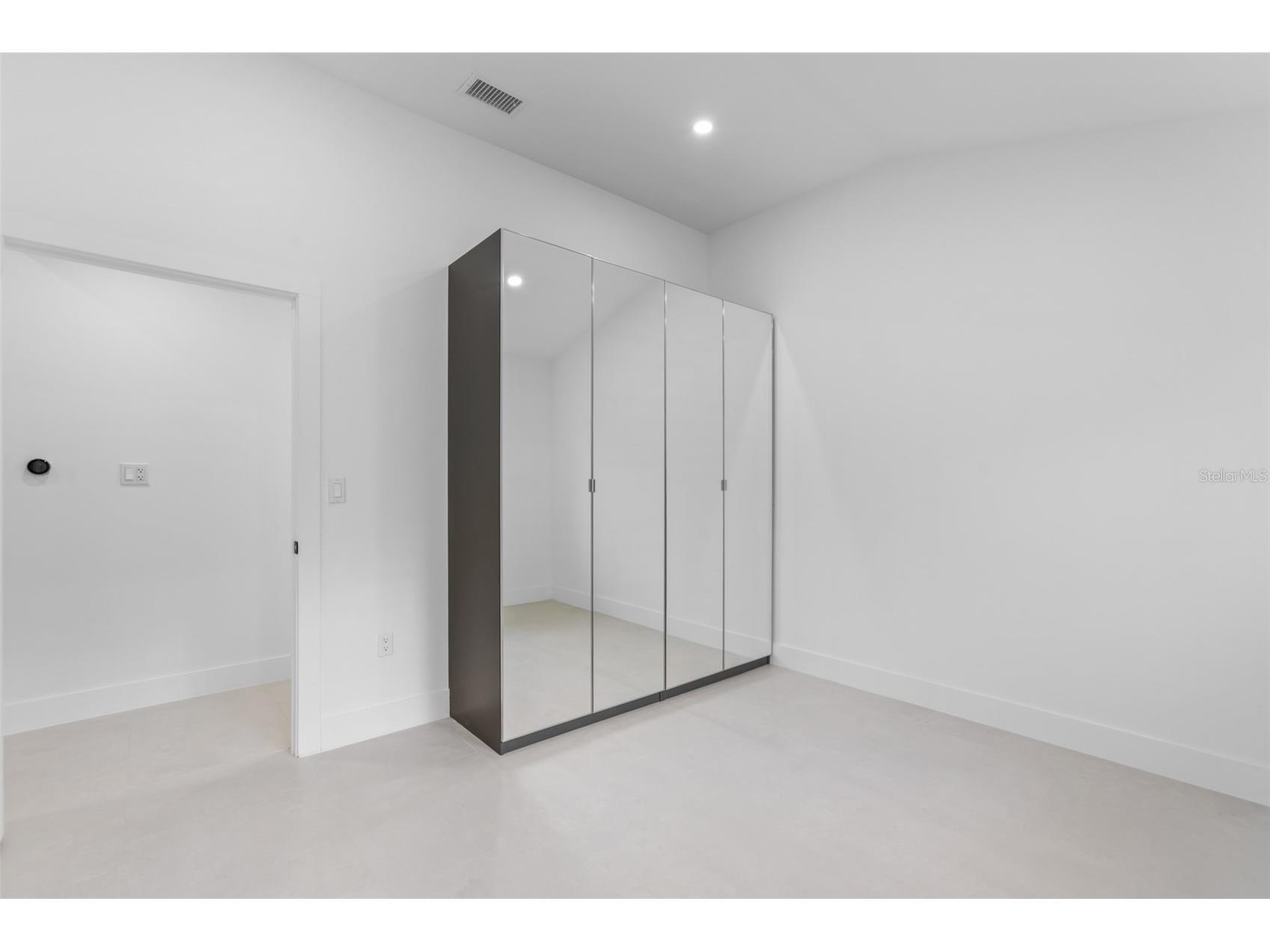 131 Toledo Way NE Saint Petersburg FL 33704 TB8466483 image41