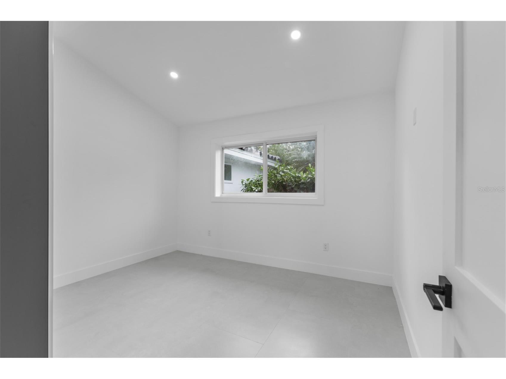 131 Toledo Way NE Saint Petersburg FL 33704 TB8466483 image42