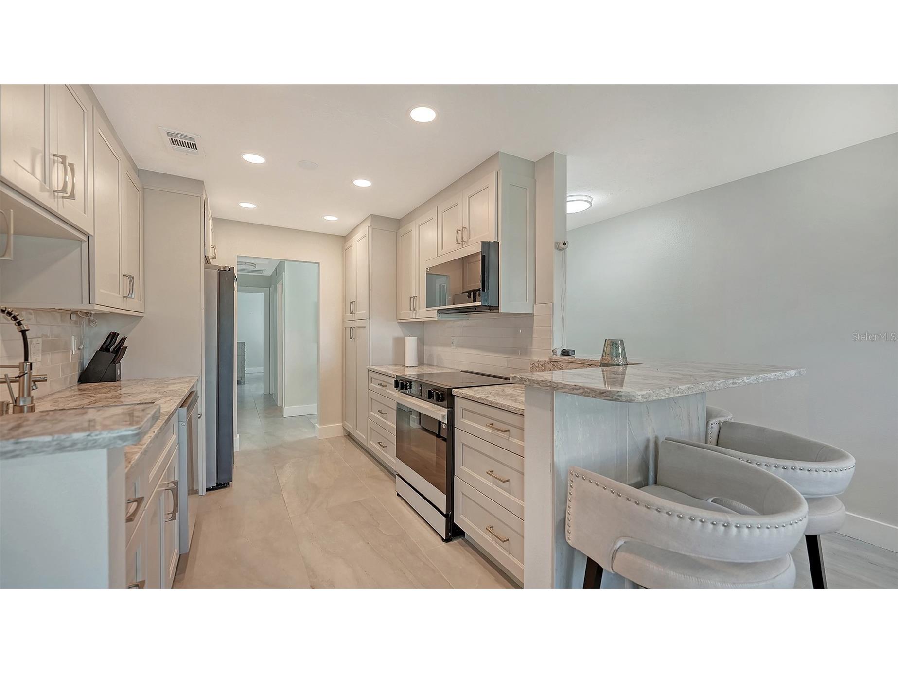 131 Whispering Sands Circle #V33 Sarasota FL 34242 A4687180 image15
