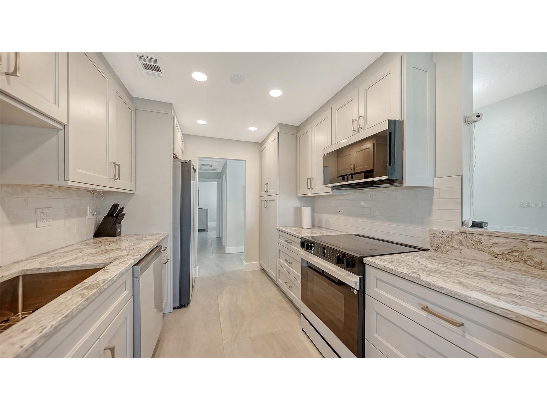 131 Whispering Sands Circle #V33 Sarasota FL 34242 A4687180 image17