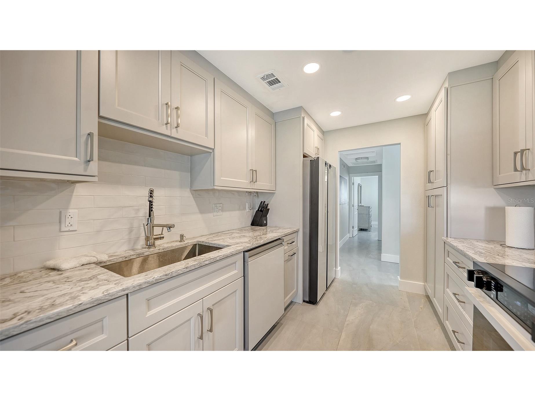 131 Whispering Sands Circle #V33 Sarasota FL 34242 A4687180 image18