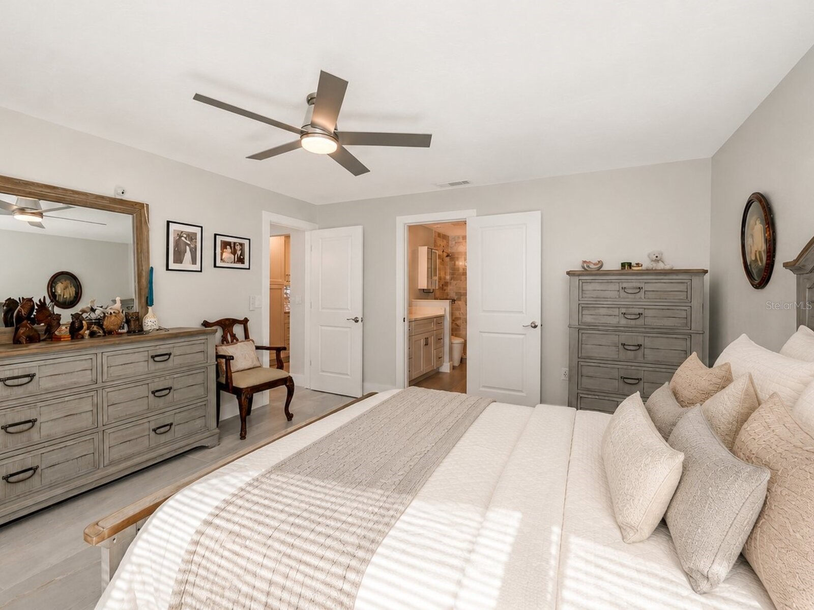 131 Whispering Sands Circle #V33 Sarasota FL 34242 A4687180 image23