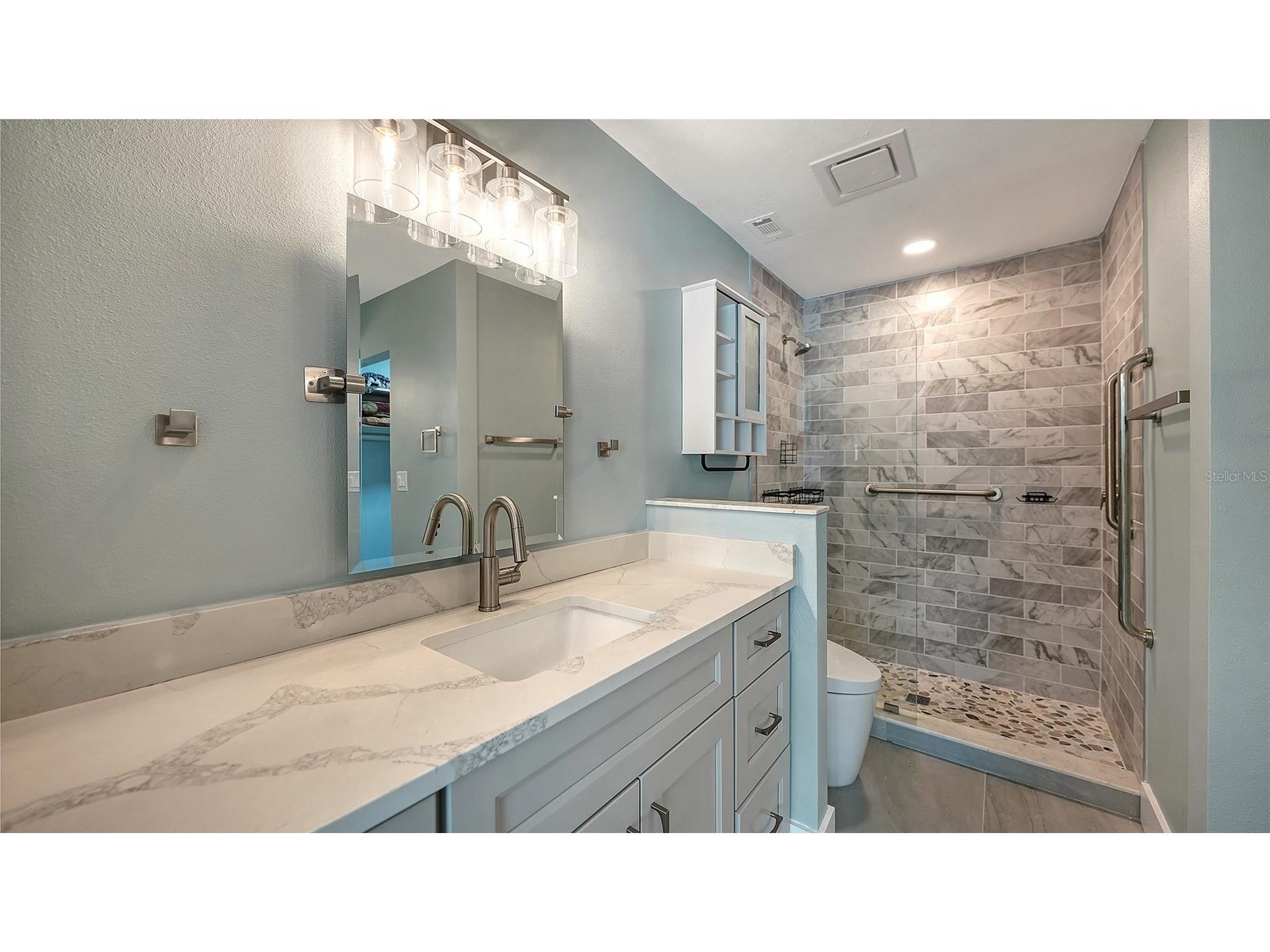 131 Whispering Sands Circle #V33 Sarasota FL 34242 A4687180 image25