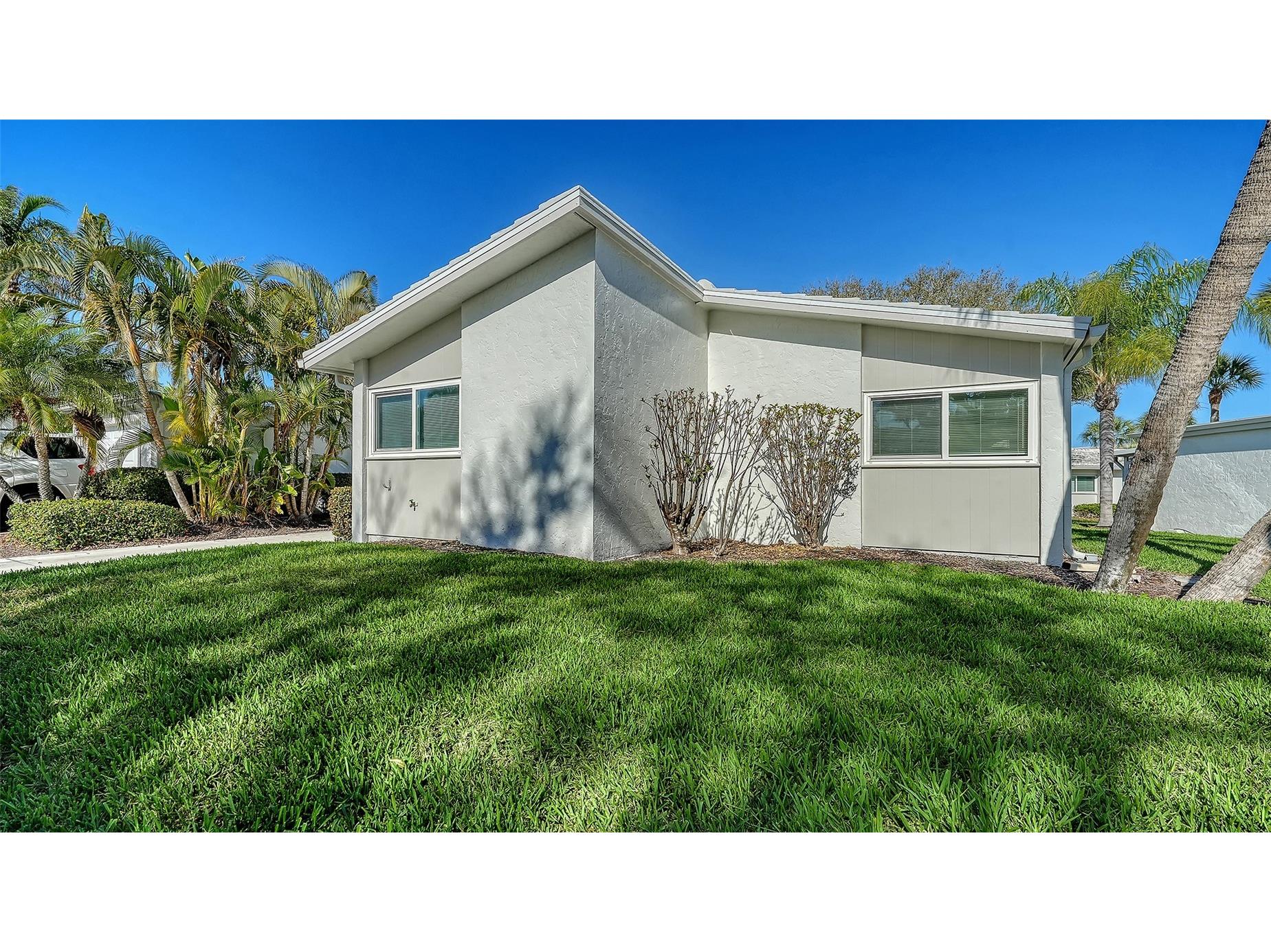 131 Whispering Sands Circle #V33 Sarasota FL 34242 A4687180 image4