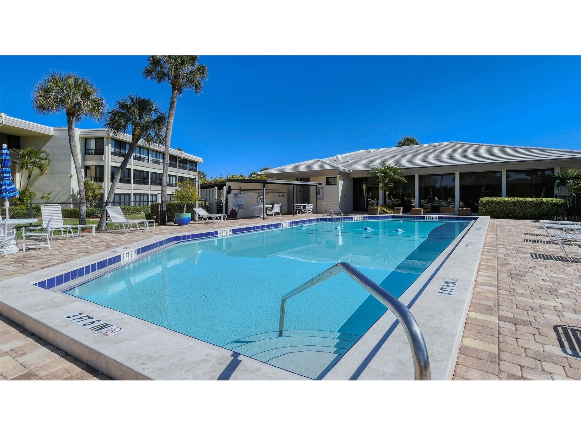 131 Whispering Sands Circle #V33 Sarasota FL 34242 A4687180 image47
