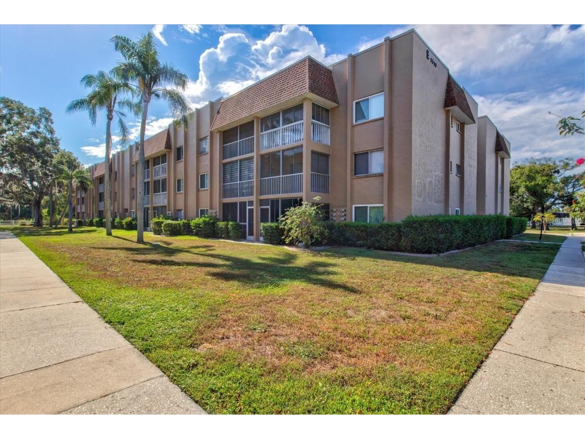 1310 Glen Oaks Drive E #286E Sarasota FL 34232 A4579615 image1
