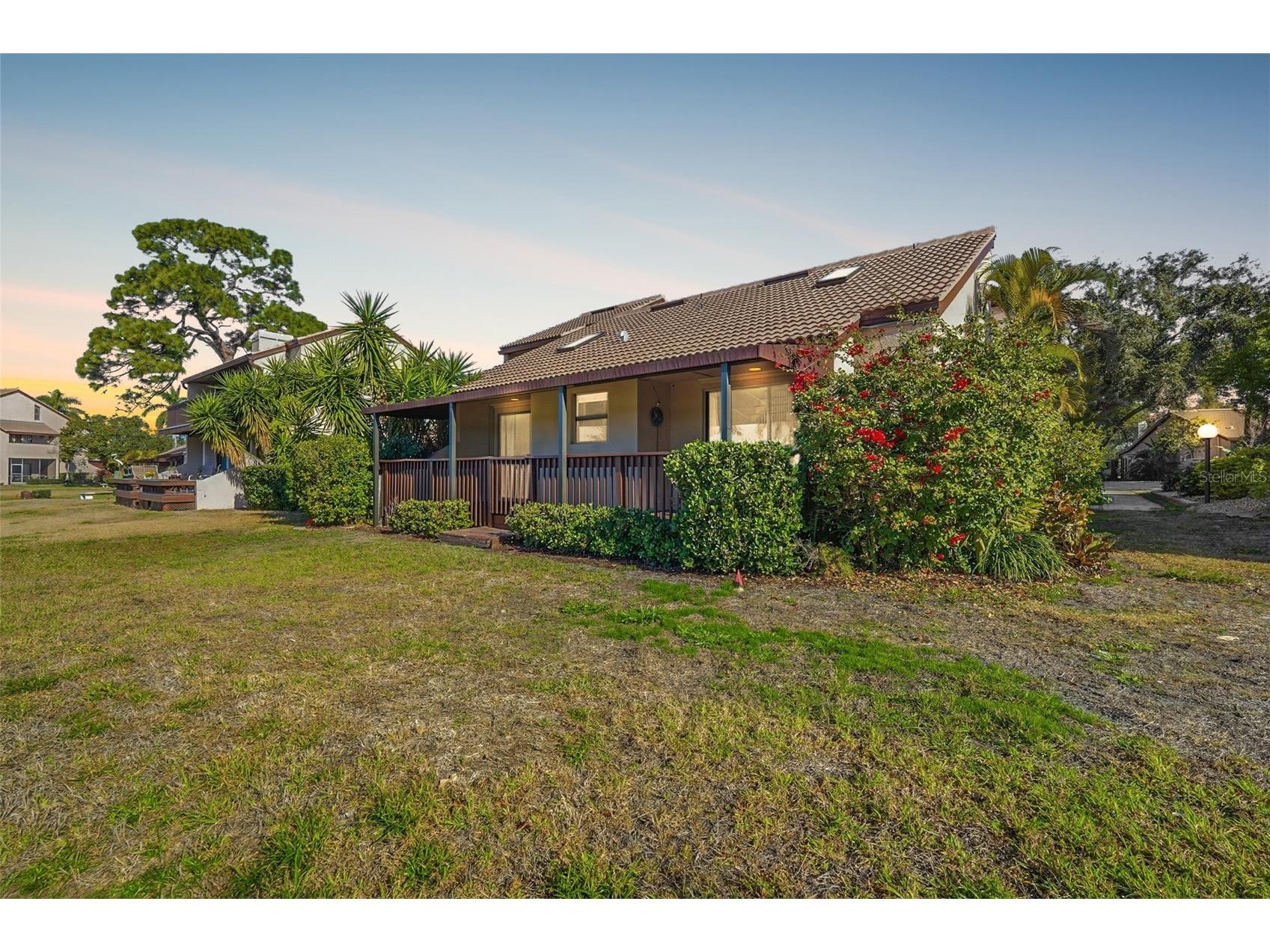 1310 Pelican Creek Crossing Saint Petersburg FL 33707 TB8469101 image1