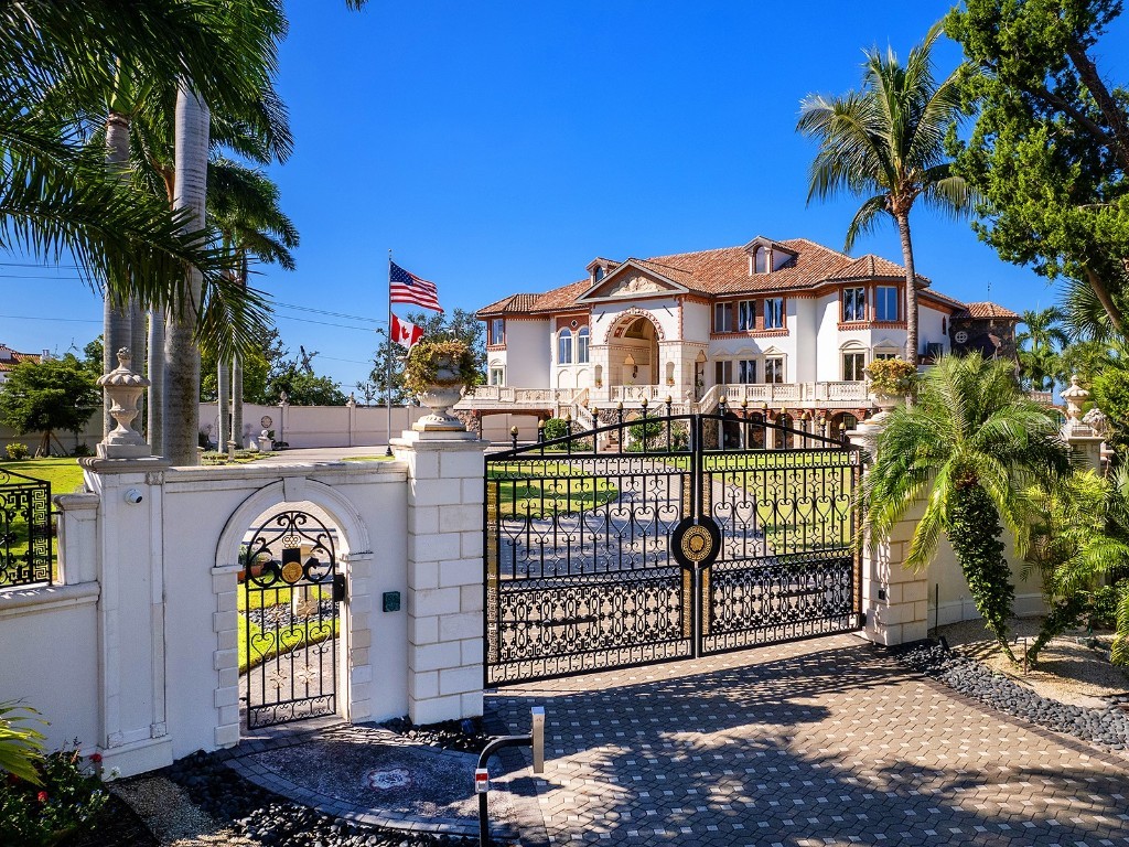 1310 S Lake Shore Drive Sarasota FL 34231 - LITTLE SARASOTA BAY A4673508 image1