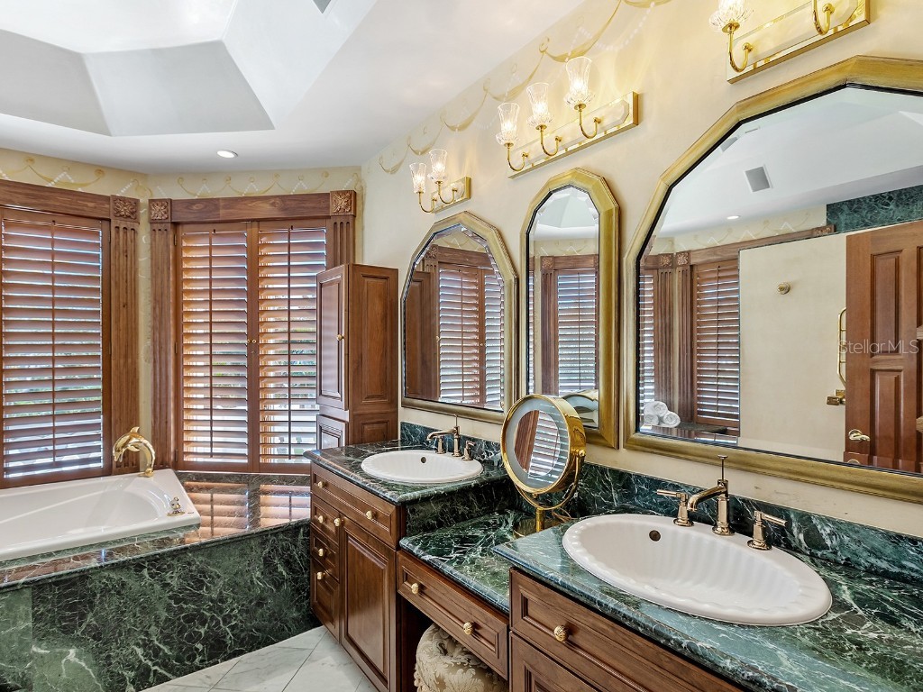 1310 S Lake Shore Drive Sarasota FL 34231 - LITTLE SARASOTA BAY A4673508 image32