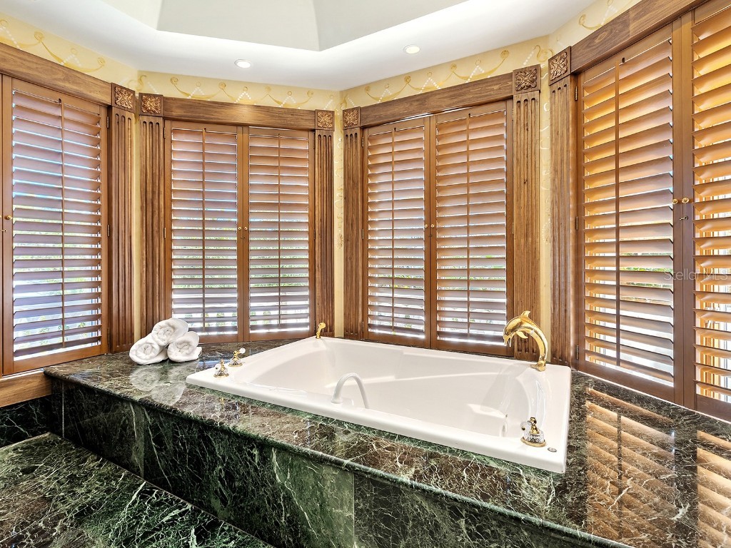 1310 S Lake Shore Drive Sarasota FL 34231 - LITTLE SARASOTA BAY A4673508 image33