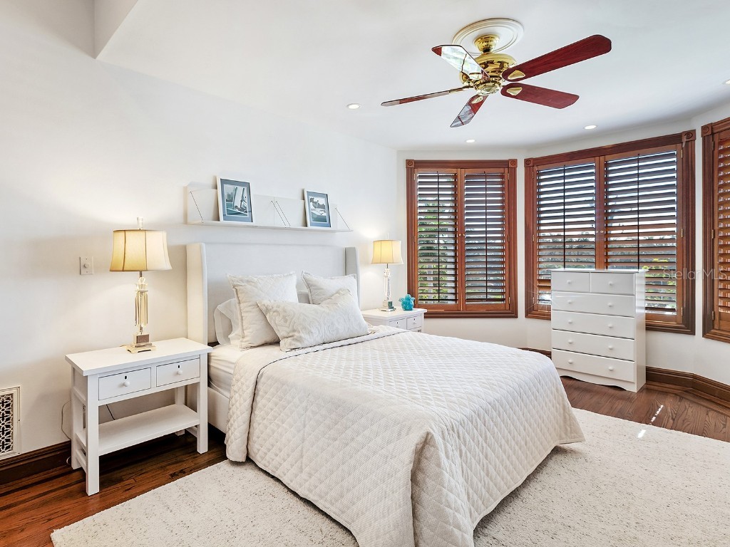 1310 S Lake Shore Drive Sarasota FL 34231 - LITTLE SARASOTA BAY A4673508 image83