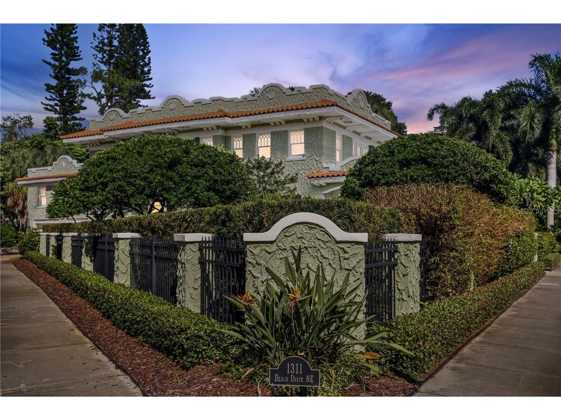 1311 Beach Drive NE Saint Petersburg FL 33701 TB8437792 image1
