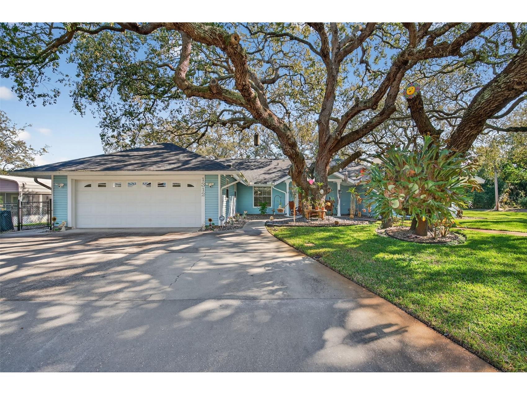 1312 Grove Avenue Tarpon Springs FL 34689 TB8496755 image1