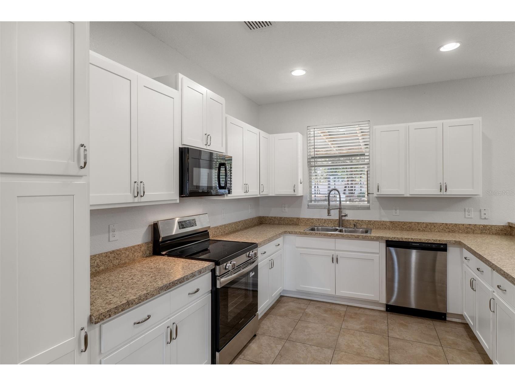 13124 Snowy Plover Avenue Weeki Wachee FL 34614 TB8465862 image7
