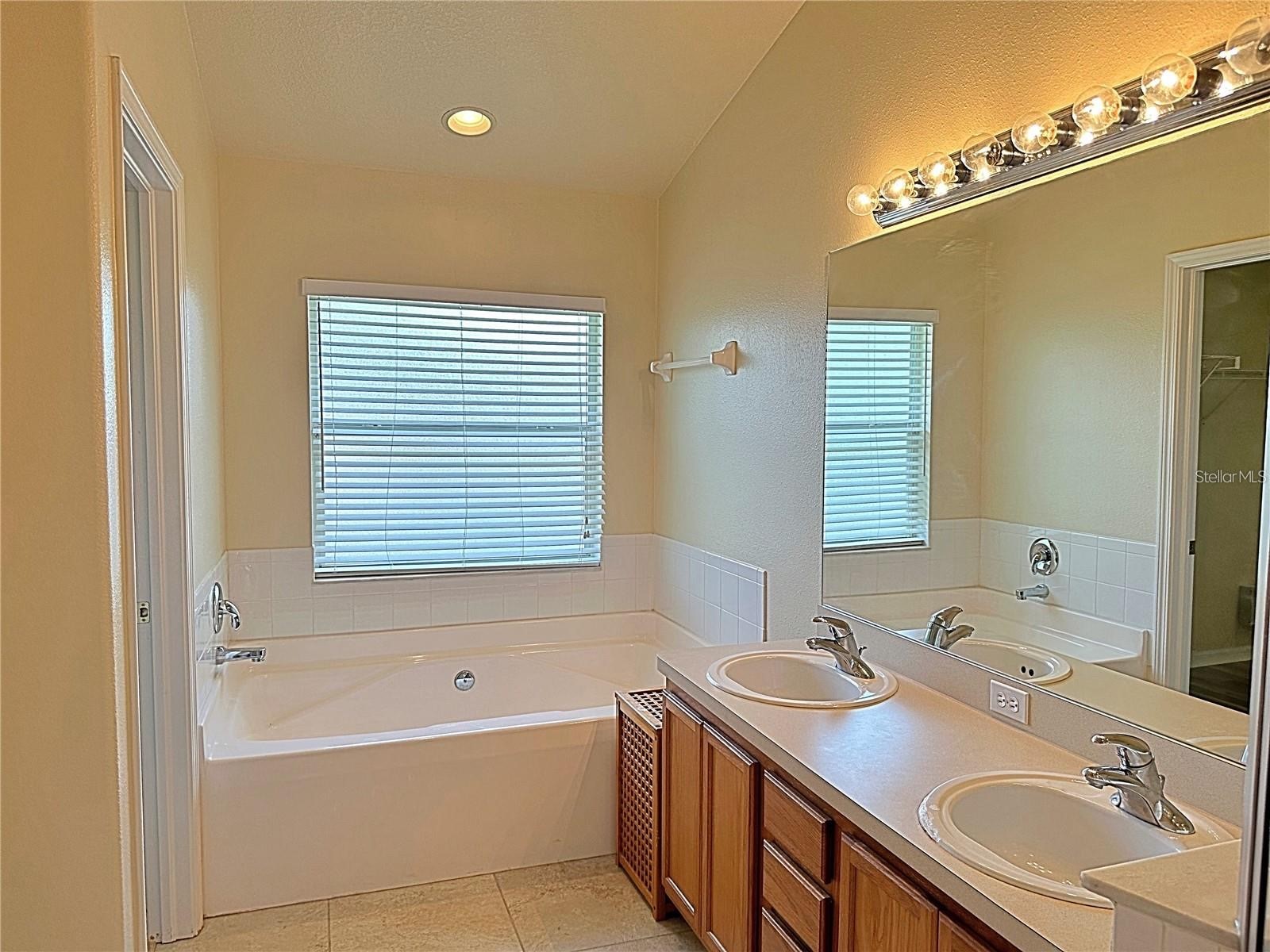 13129 Thoroughbred Loop Largo FL 33773 TB8528842 image24