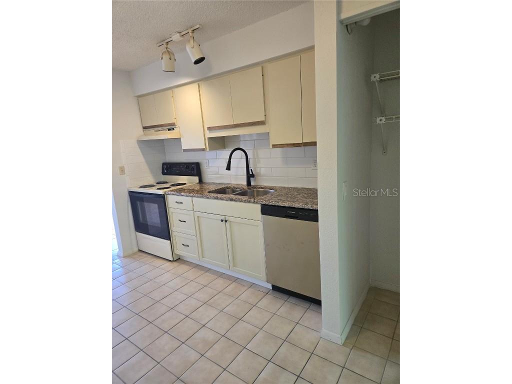 1313 54th Avenue E #1313 Bradenton FL 34203 A4633849 image6