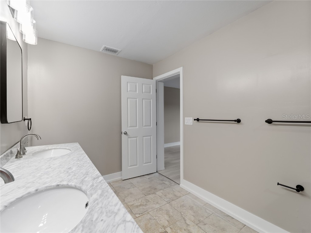 1313 Driftwood Drive North Fort Myers FL 33903 - CALOOSAHATCHEE RIVER C7516765 image28