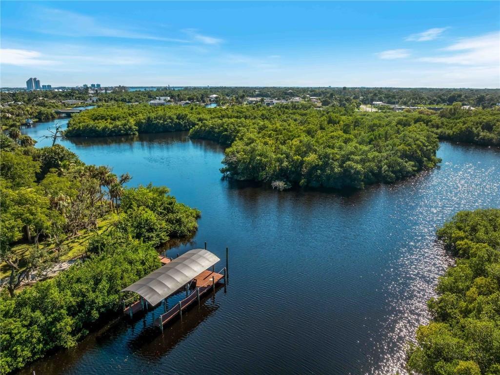 1313 Driftwood Drive North Fort Myers FL 33903 - CALOOSAHATCHEE RIVER C7516765 image3