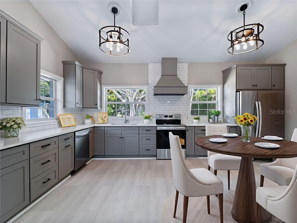 1313 Driftwood Drive North Fort Myers FL 33903 - CALOOSAHATCHEE RIVER C7516765 image6