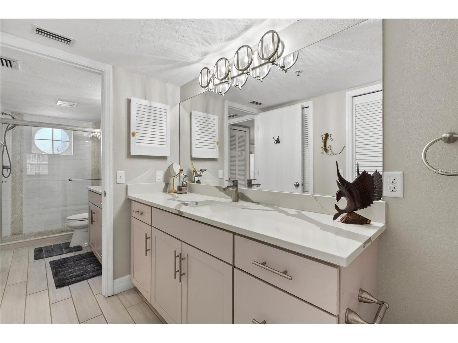 1313 Siesta Bayside Drive #1313D Sarasota FL 34242 - INTERCOASTAL WATERWAY A4678960 image19