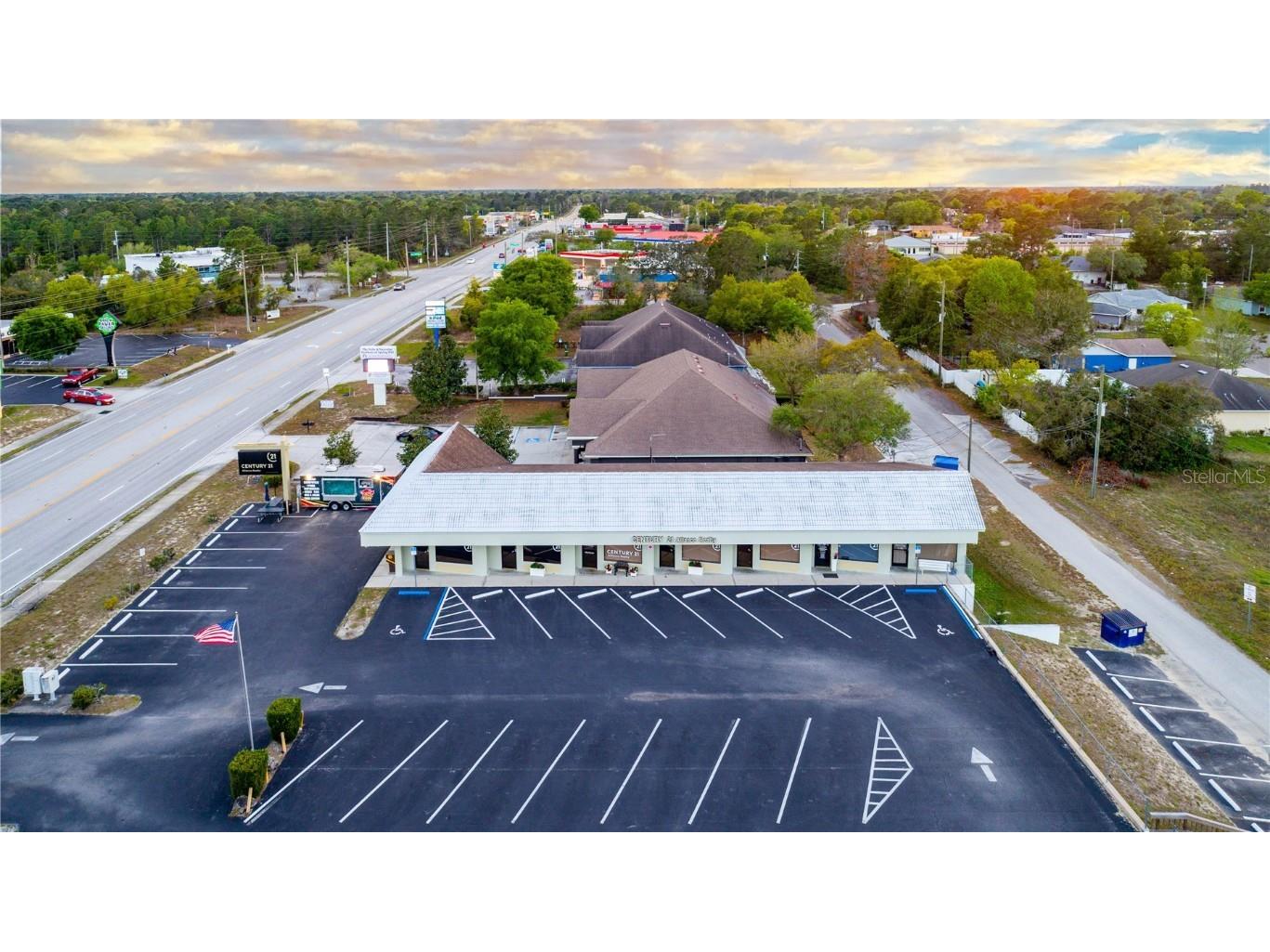 13135 Spring Hill Drive Spring Hill FL 34609 W7853391 image1