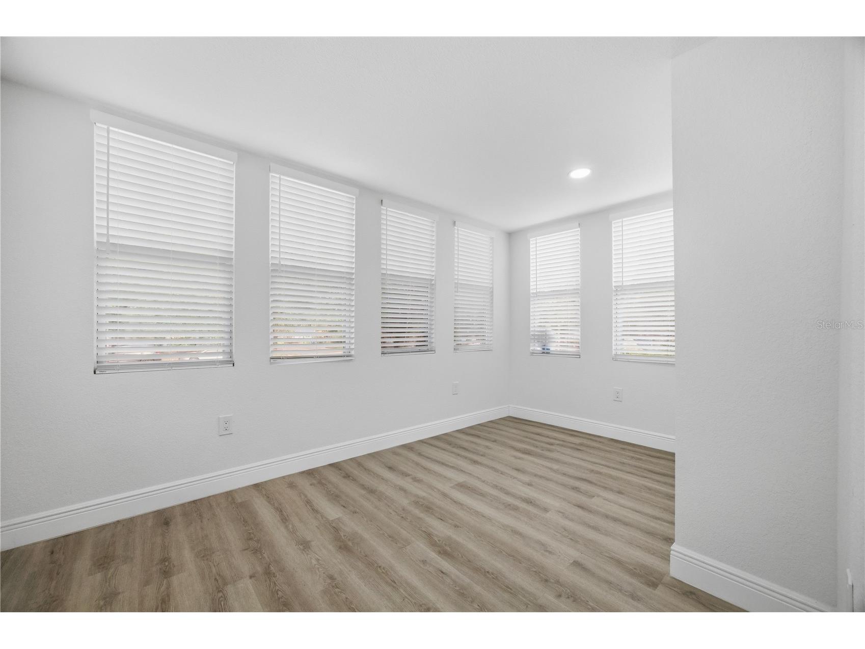 1315 22nd Avenue S Saint Petersburg FL 33705 TB8507777 image16