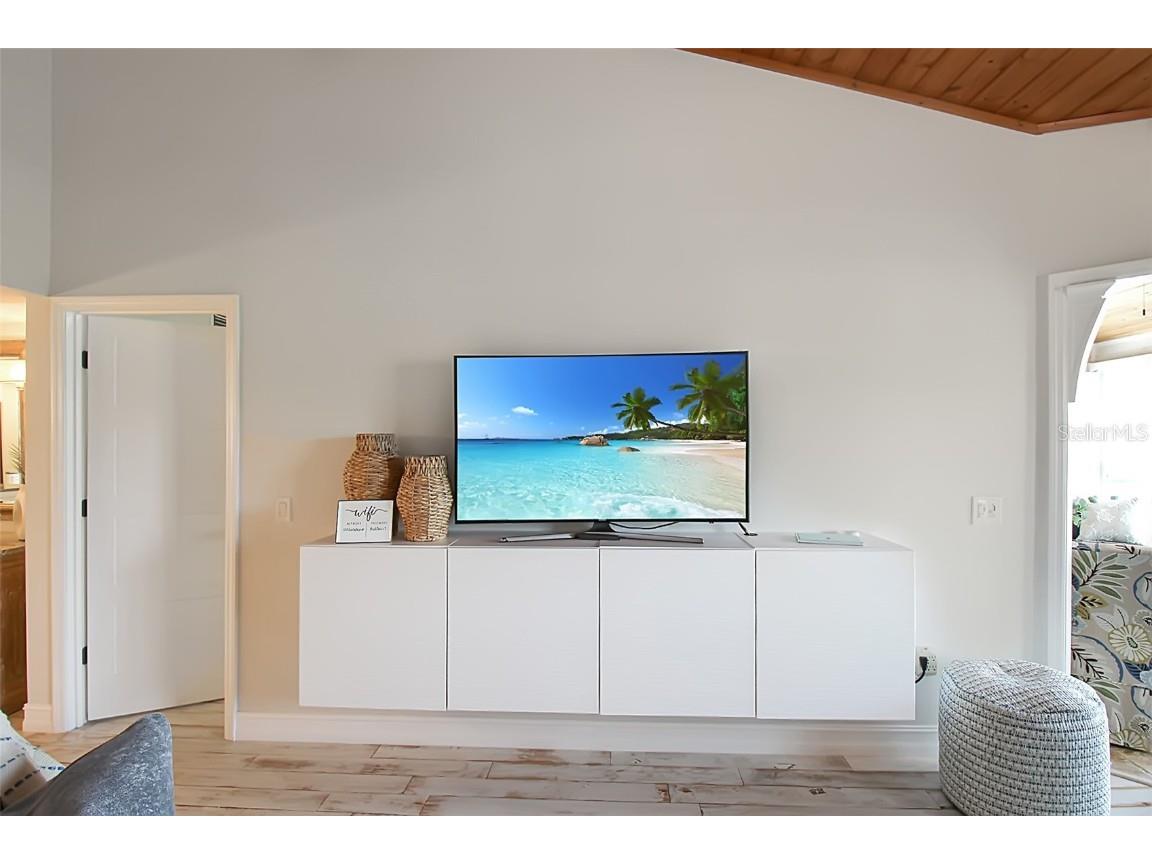 1315 Siesta Bayside Drive #1315B Sarasota FL 34242 A4628842 image21