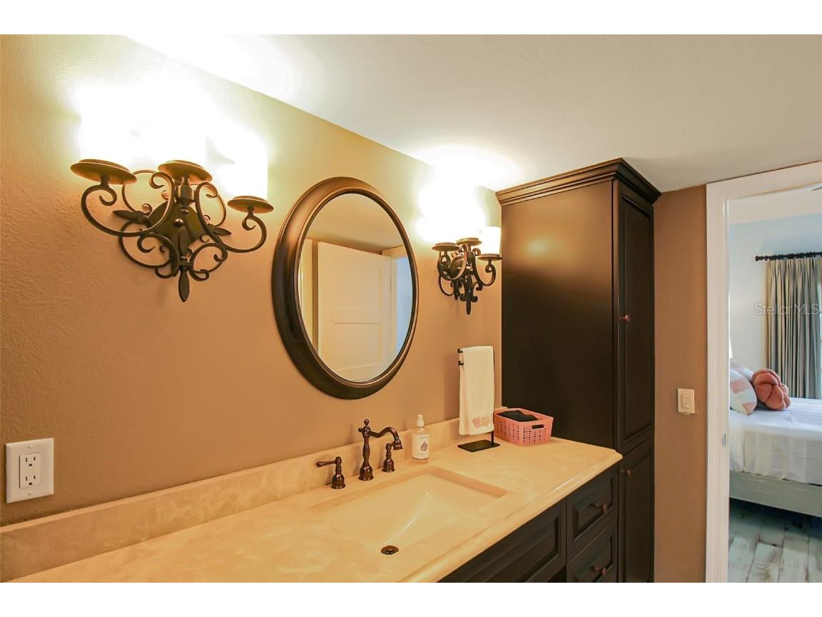 1315 Siesta Bayside Drive #1315B Sarasota FL 34242 A4628842 image34