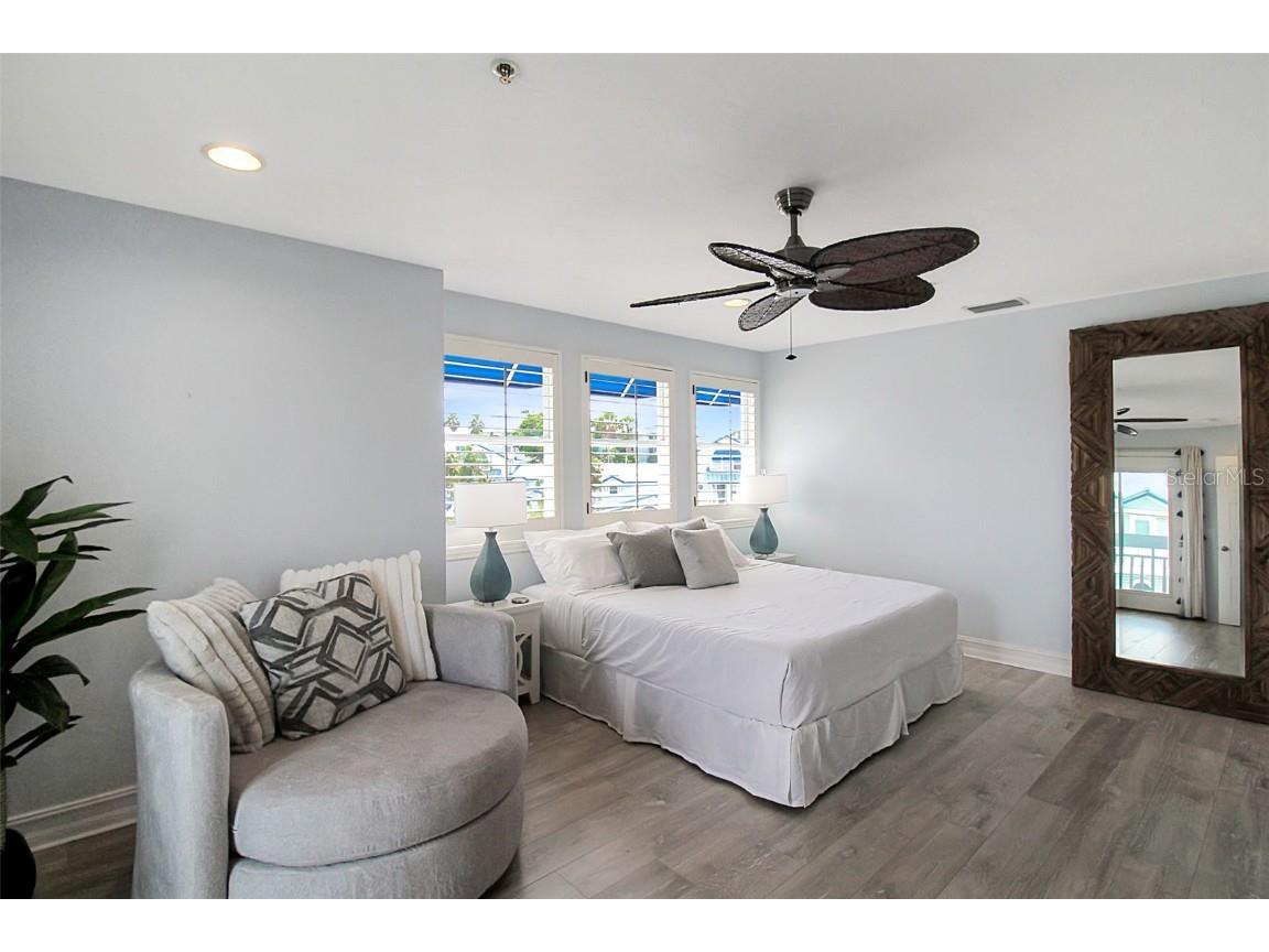 1315 Siesta Bayside Drive #1315B Sarasota FL 34242 A4628842 image38