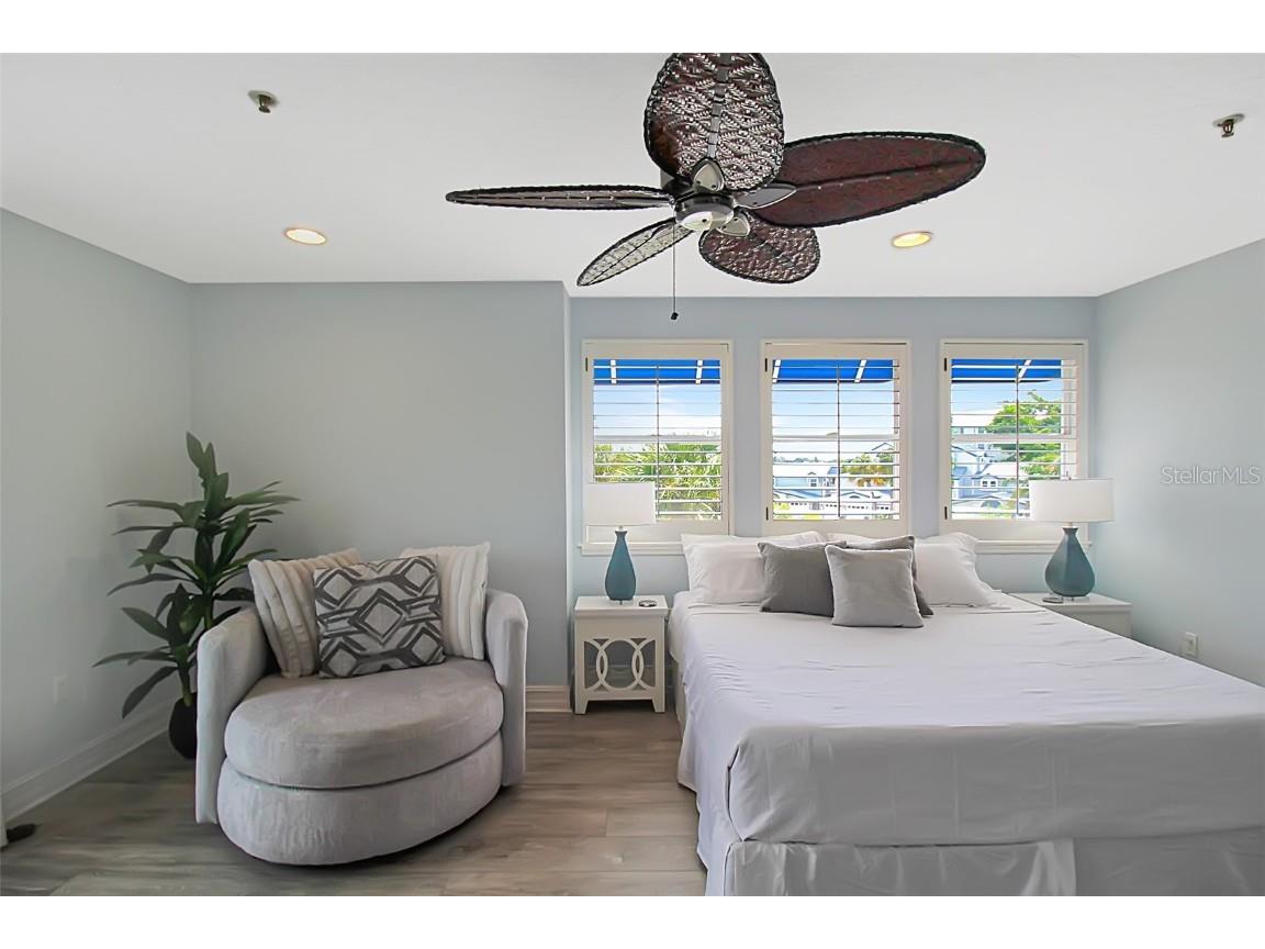 1315 Siesta Bayside Drive #1315B Sarasota FL 34242 A4628842 image39