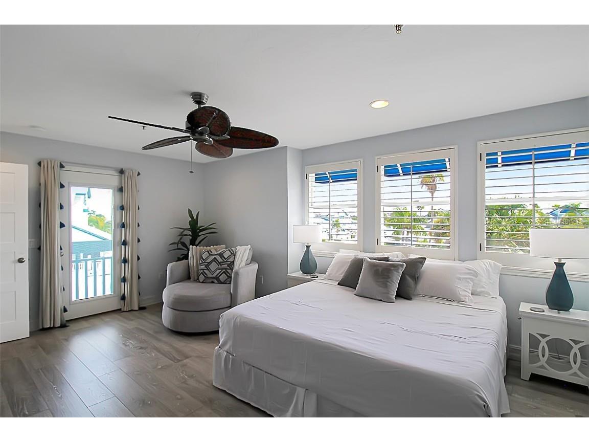 1315 Siesta Bayside Drive #1315B Sarasota FL 34242 A4628842 image40