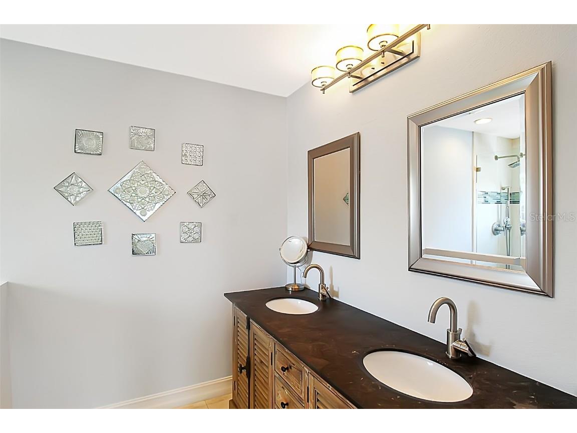 1315 Siesta Bayside Drive #1315B Sarasota FL 34242 A4628842 image45