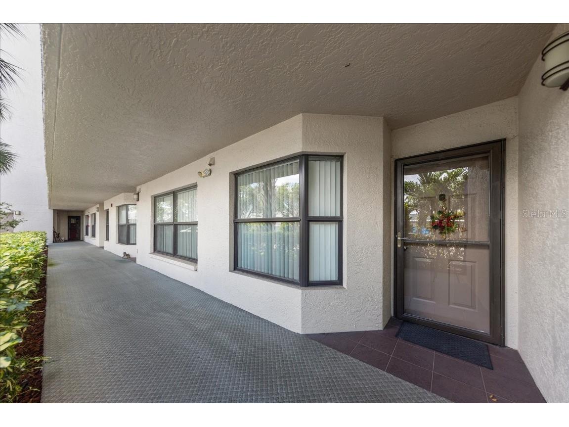 1316 Pasadena Avenue S #104 South Pasadena FL 33707 - INTRACOASTAL & BOCA CIEGA BAY TB8458294 image1