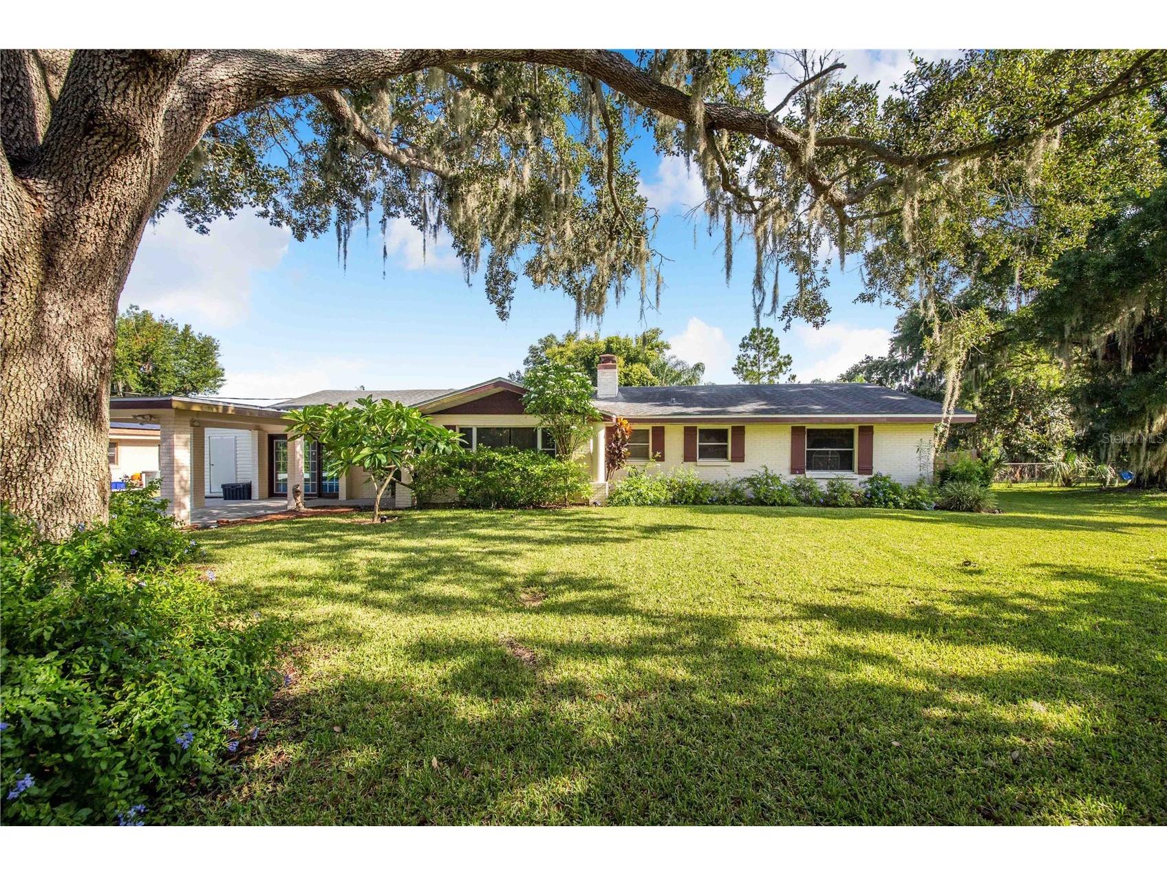 1317 Avenue A SE Winter Haven FL 33880 P4935343 image1