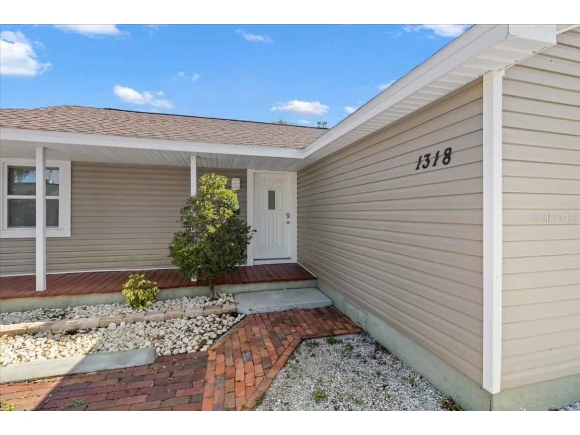 1318 Alt 19 Palm Harbor FL 34683 W7855475 image1