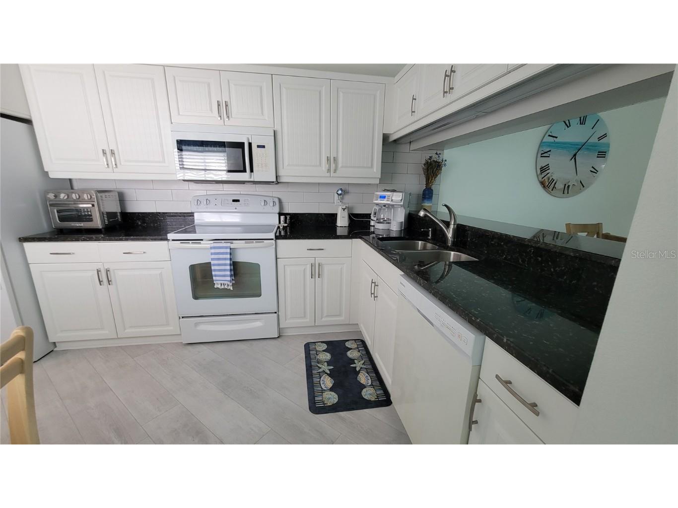 1318 Perico Point Circle Bradenton FL 34209 - LAKE 8 A4610766 image3